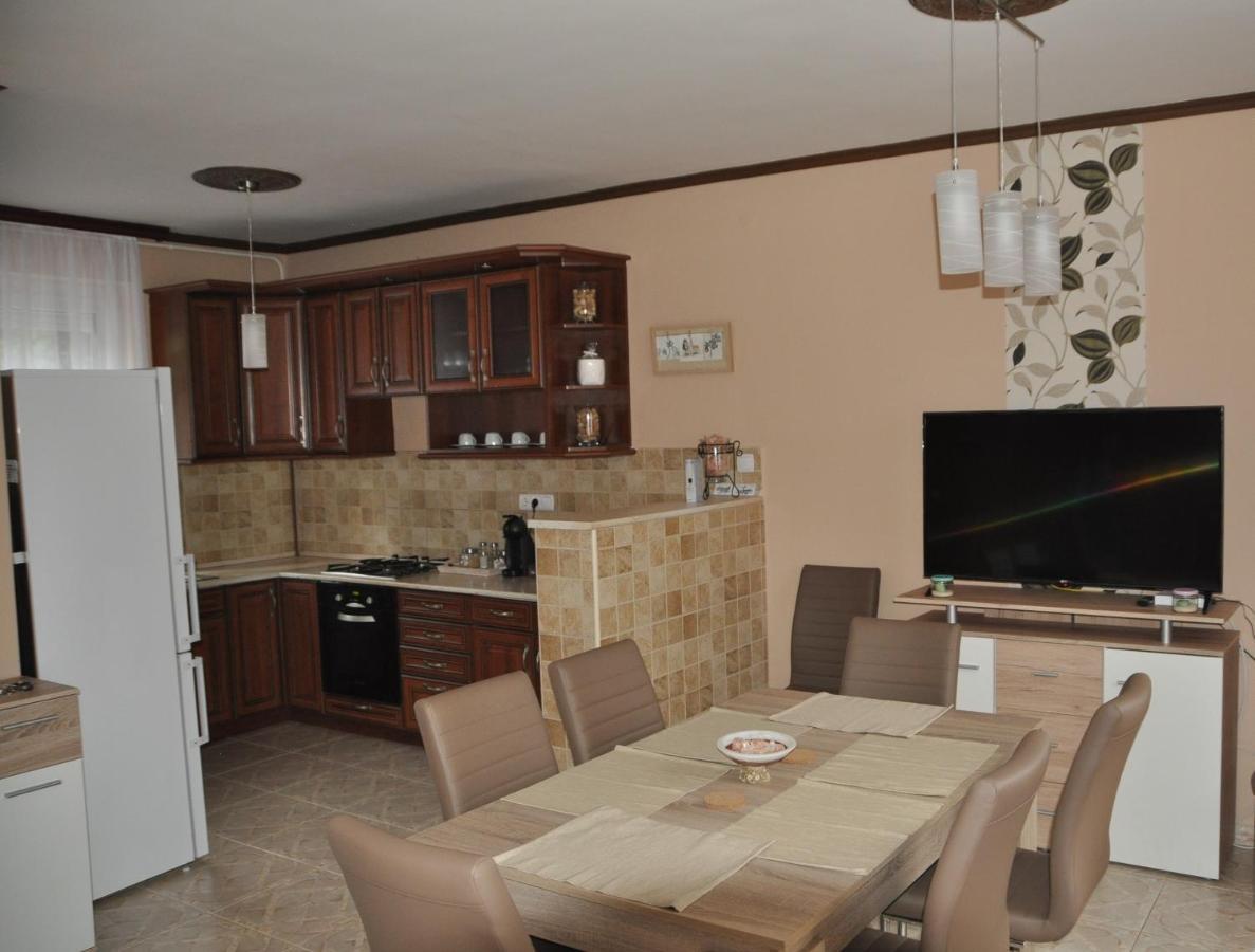 Gyorszem Apartman Exterior photo